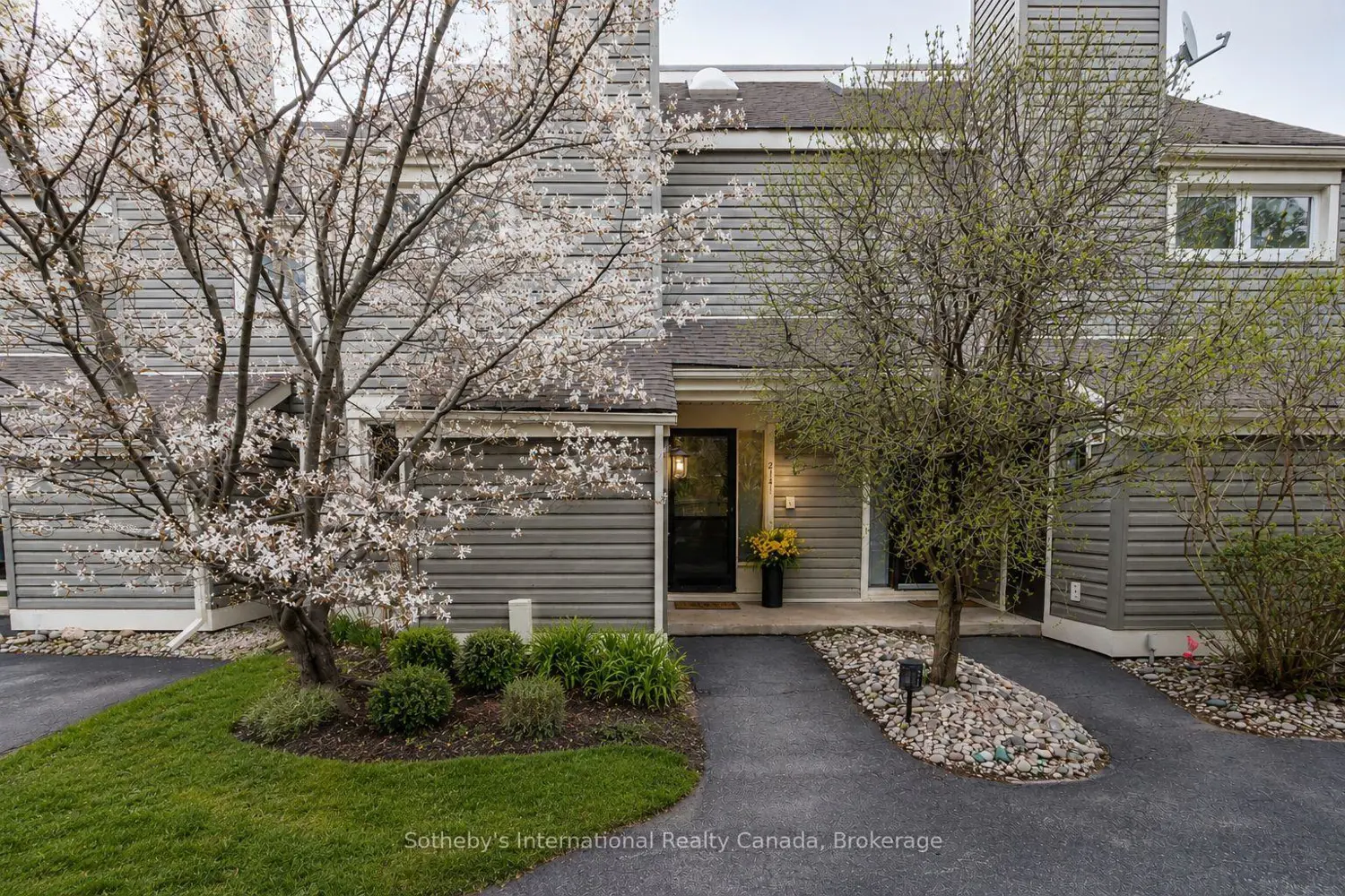 214 Escarpment Crescent 214