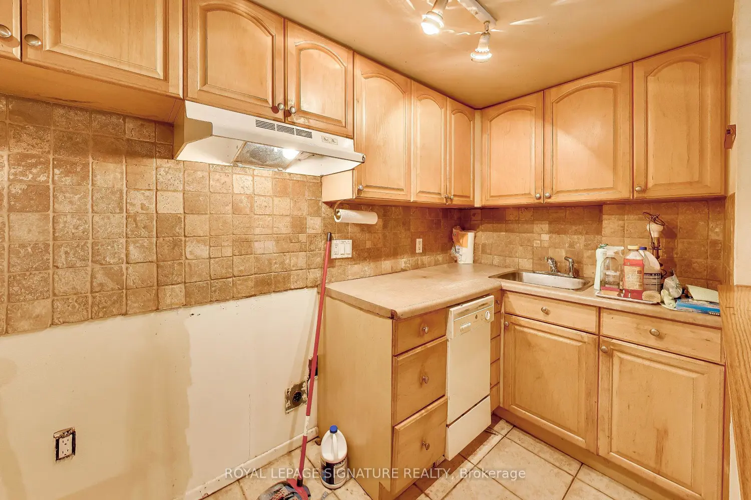 Additional image 7 of 325 Jarvis Street 18