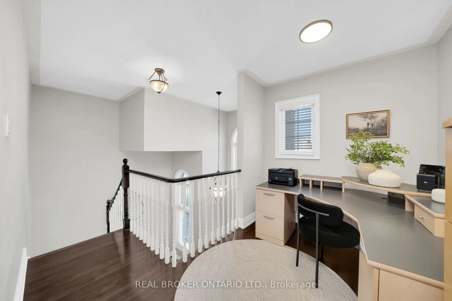 217 Ellis Crescent photo 4