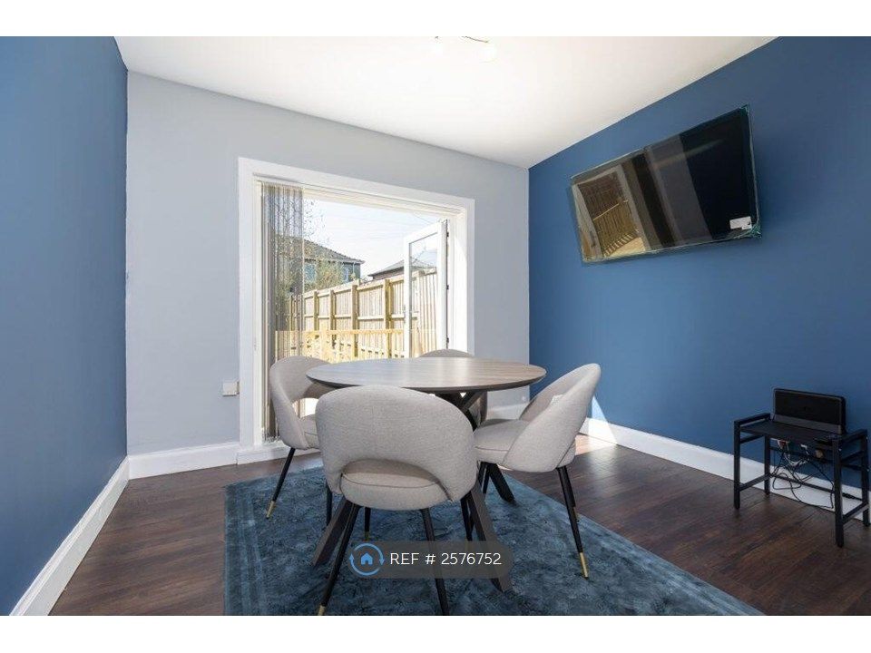 Additional image 3 of 3 bed semi-detached house to rentFereneze Avenue, Glasgow G76