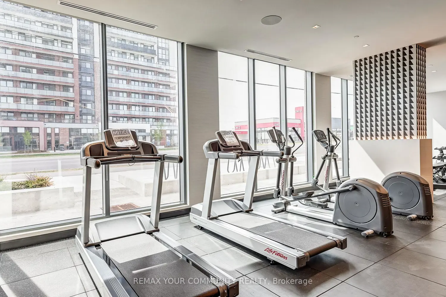 Additional image 16 of 2545 Simcoe Street 917
