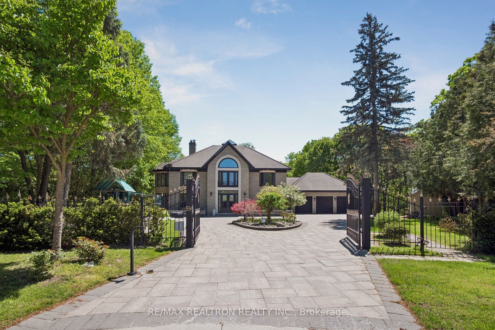 59 Hi Mount Drive, Toronto, ON, M2K 1X3