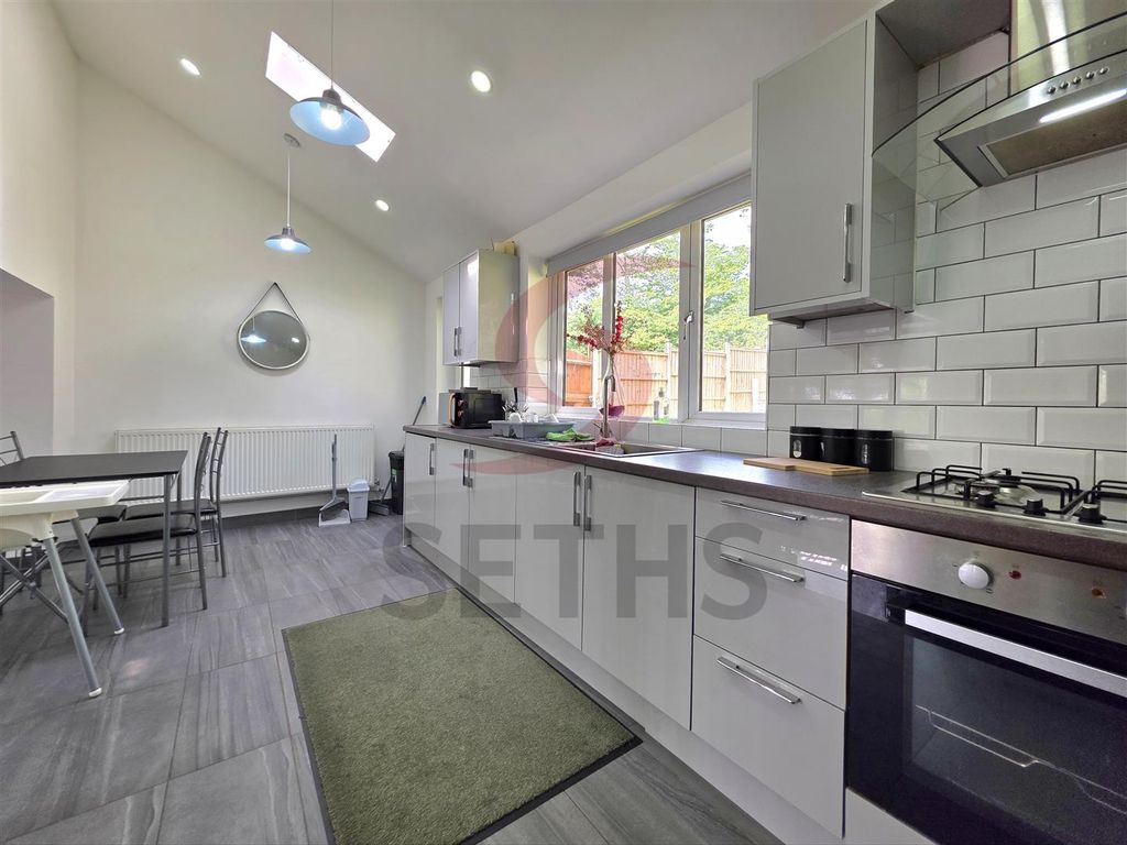 Additional image 7 of 2 bed flat to rentGipsy Lane, Humberstone, Leicester LE5