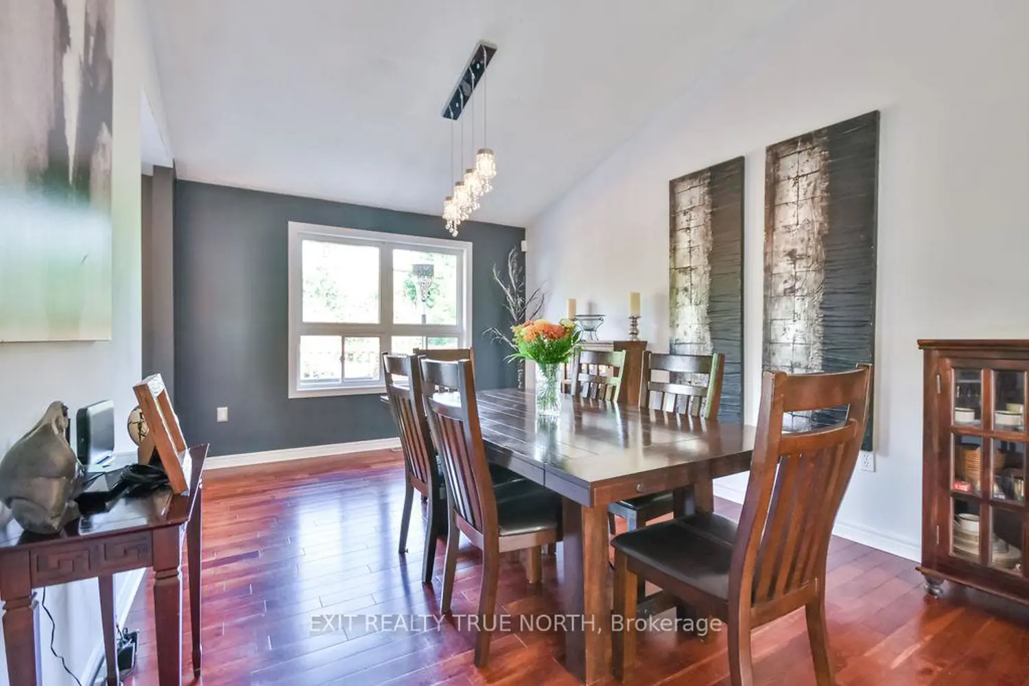 28 Nicholson Crescent photo 2
