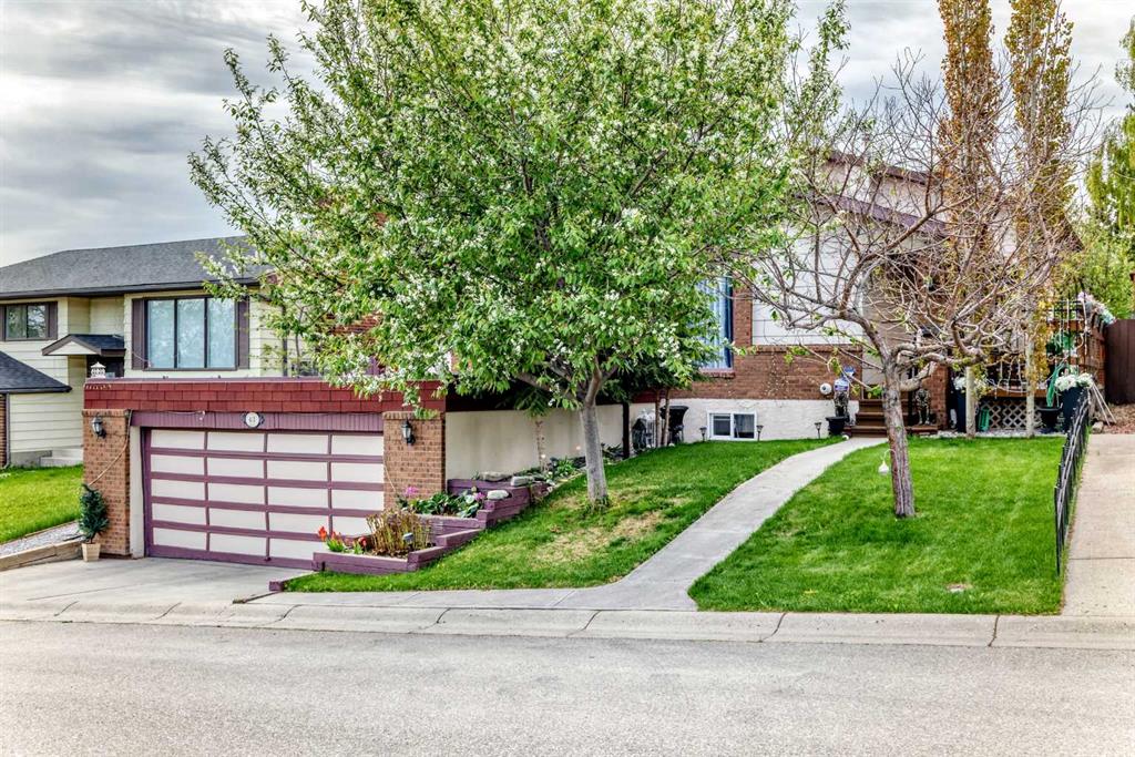 Additional image 2 of 43 Beaconsfield Way NW, Calgary, AB, T3K 1W9