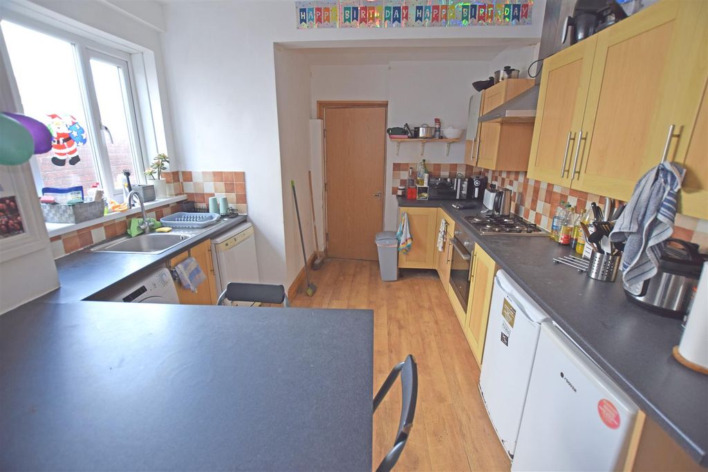 Additional image 3 of 6 bed terraced house to rentLlanishen Street, Heath, Cardiff CF14