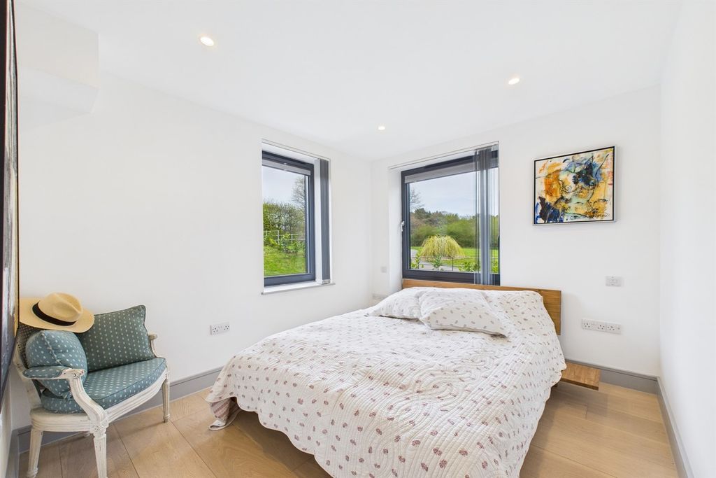 Additional image 6 of 2 bed flat to rentThe Pavilion, Graylands Estate, Langhurstwood Road, Horsham, West Sussex RH12