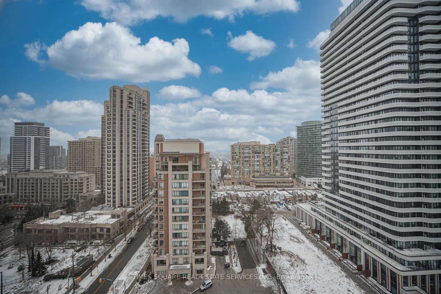 60 Byng Avenue 1501 photo 2