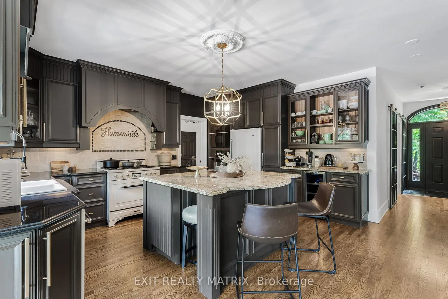 1271 Georges Vanier Drive photo 5