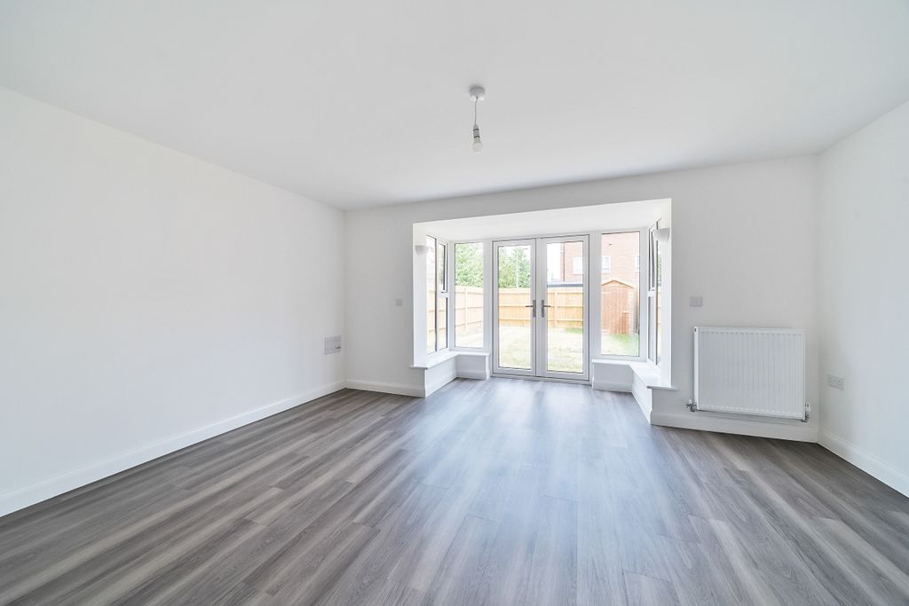 Additional image 4 of 4 bed semi-detached house to rentFilly Close, Newbury RG14