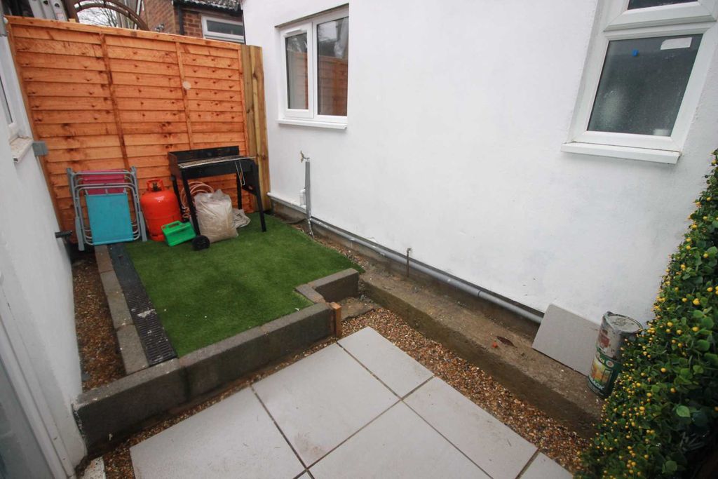 Additional image 10 of Detached house to rentHibbert Street, Luton LU1