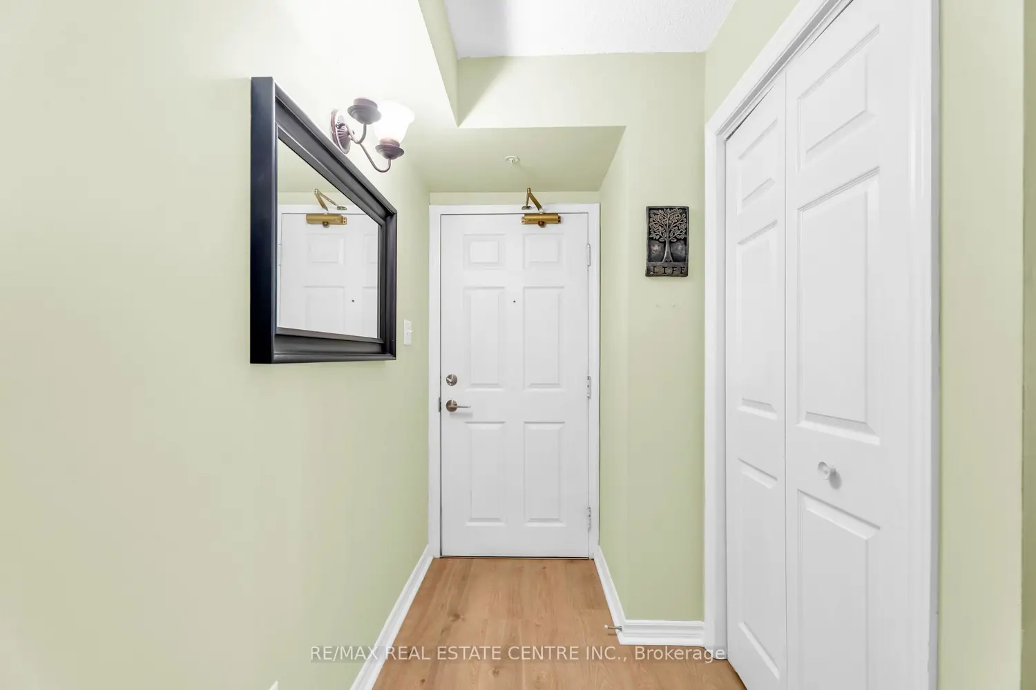1479 Maple Avenue 102 photo 3