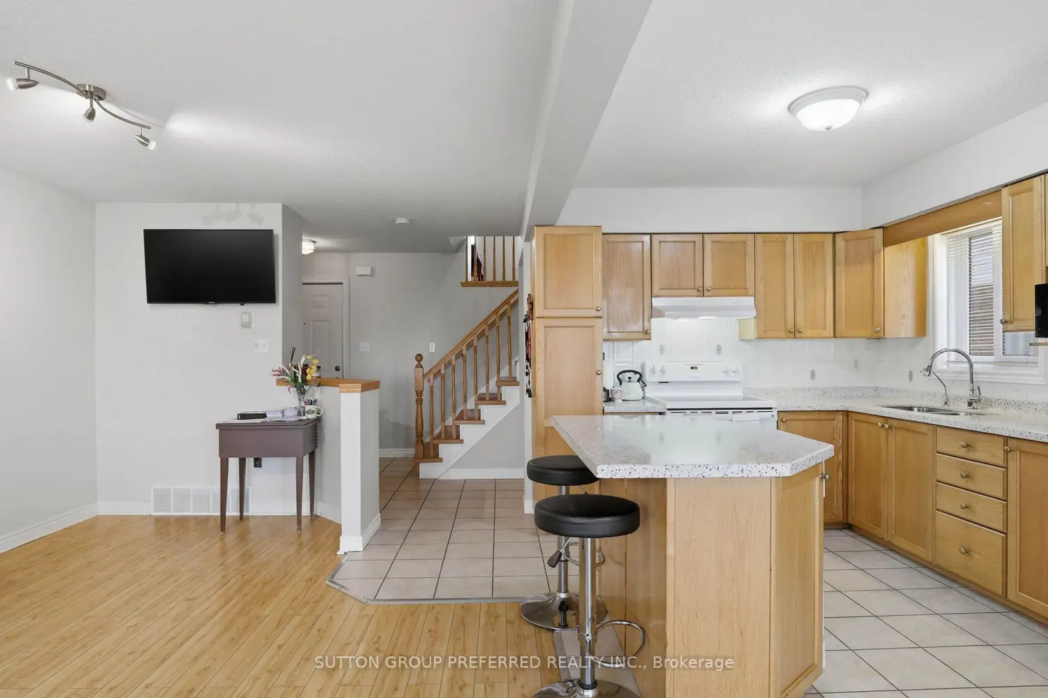 Additional image 5 of 187 Hollyridge Crescent