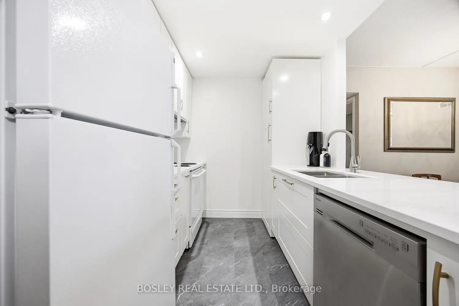 Additional image 9 of 5 Concorde Place 611