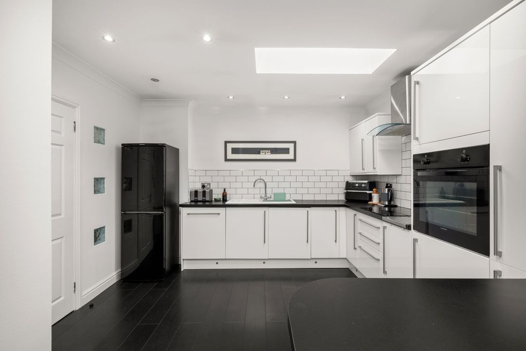Additional image 7 of 2 bed flat for sale60 & A Half Long Lane, Broughty Ferry DD5