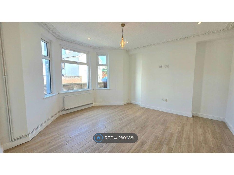 Additional image 5 of 5 bed terraced house to rentThe Walk, Ebbw Vale NP23