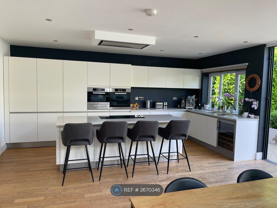 Additional image 2 of 5 bed detached house to rentLucastes Avenue, Haywards Heath RH16
