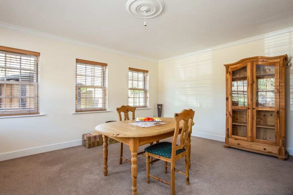 Additional image 4 of 5 bed detached house to rentNorth Parade, Horsham RH12