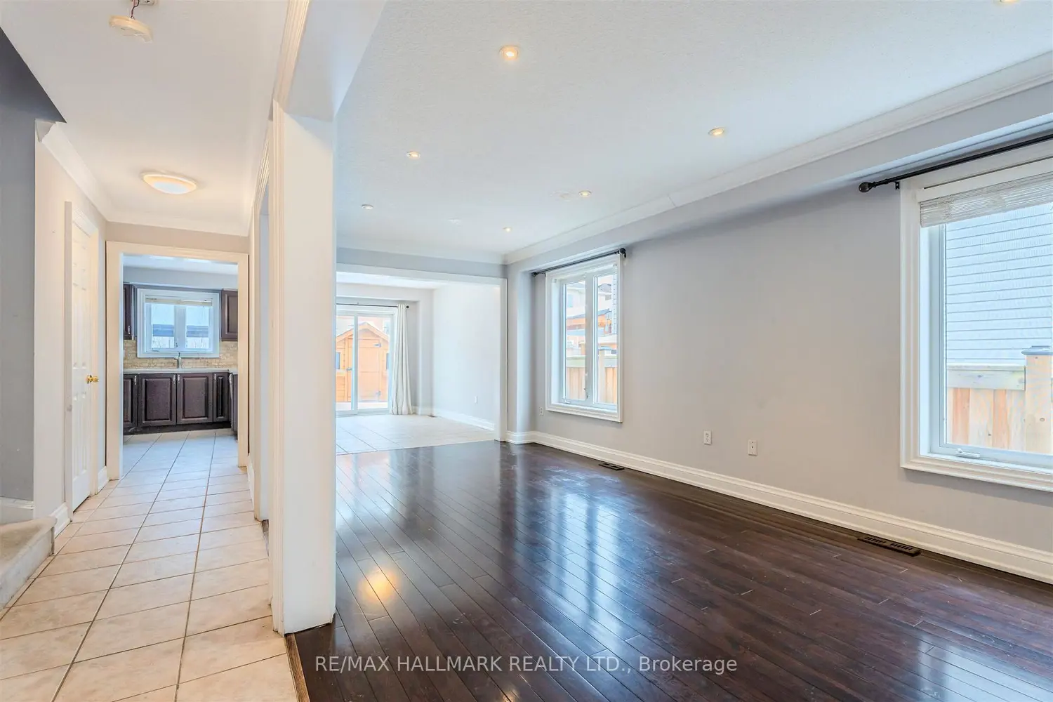 241 Featherstone Road photo 2