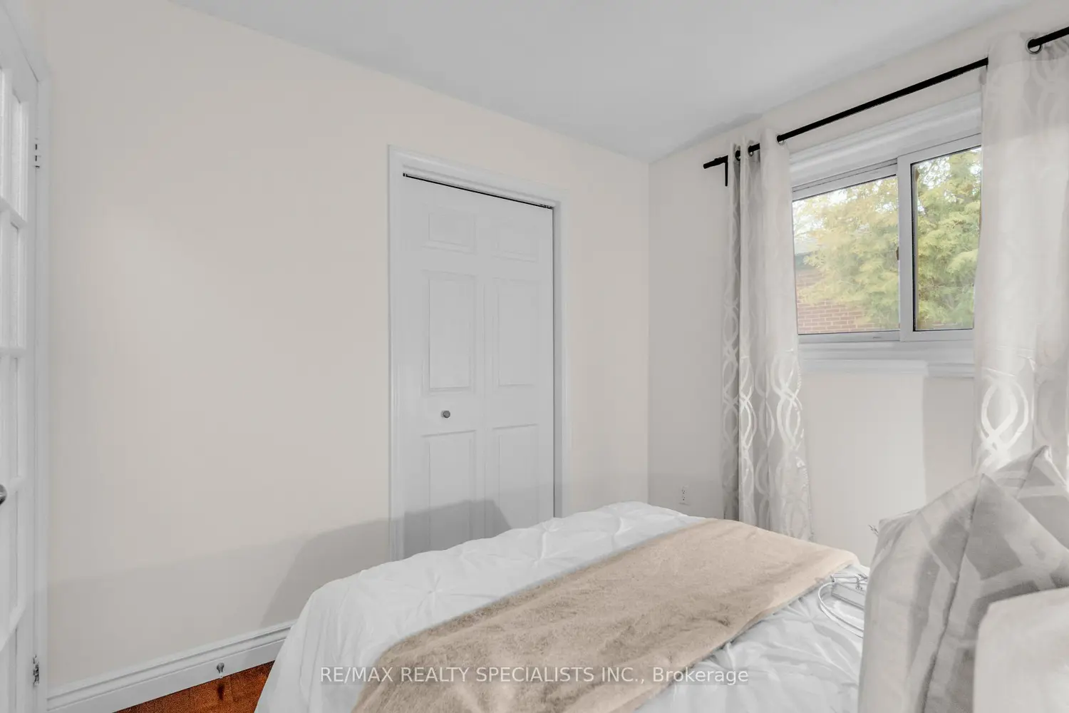 Additional image 12 of 118 Bonham Boulevard