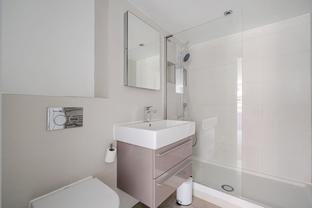 Additional image 10 of 2 bed flat to rentSheet Street, Windsor SL4