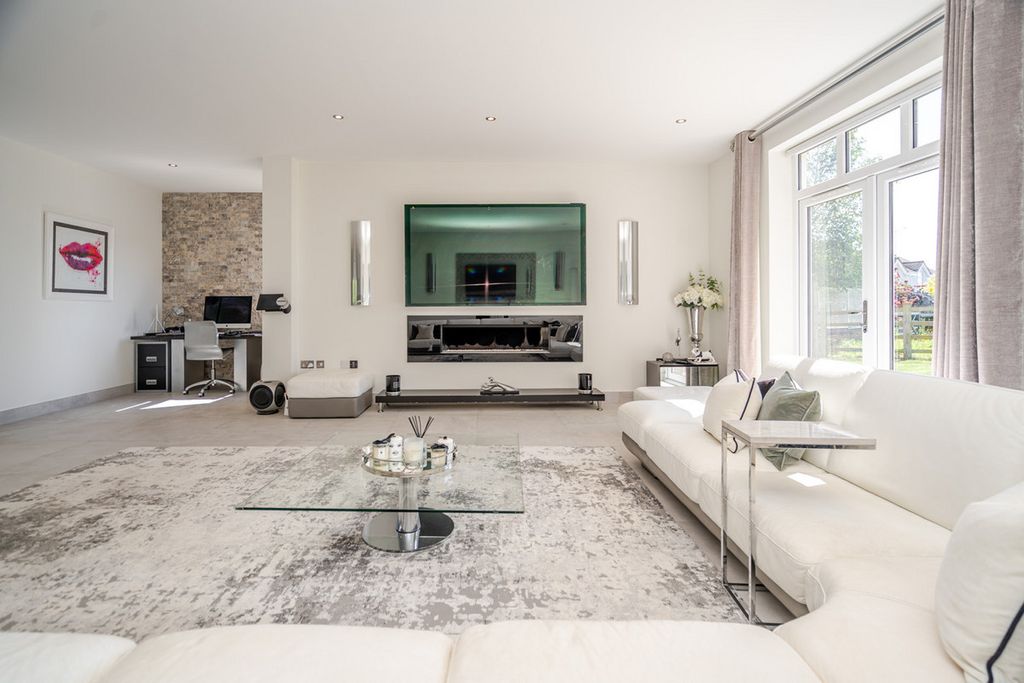Additional image 9 of 6 bed detached house for saleOrchard Road, Pulloxhill, Bedford MK45