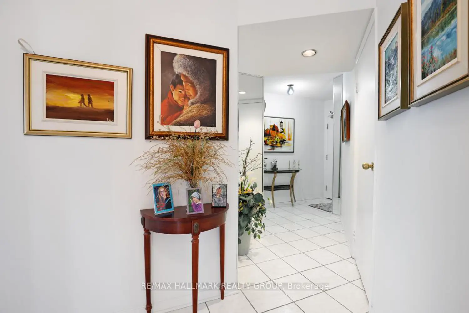 545 St Laurent Boulevard 207 photo 3
