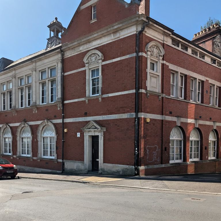 2 bed flat to rentDock View Road, Barry CF63