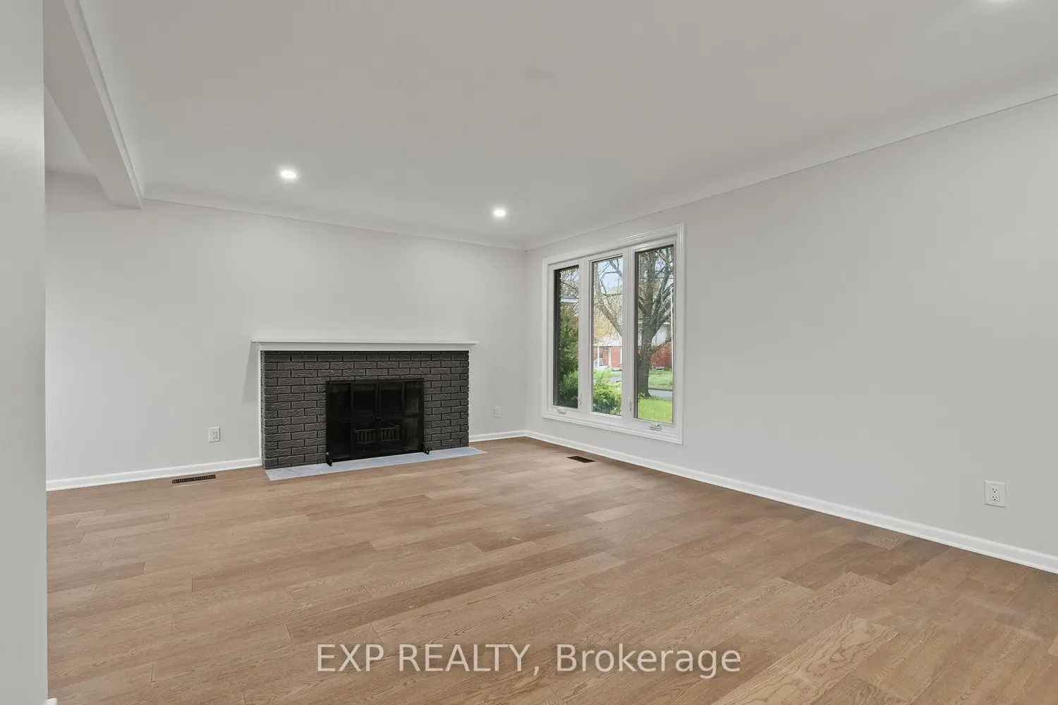 2393 Sheldon Avenue photo 2