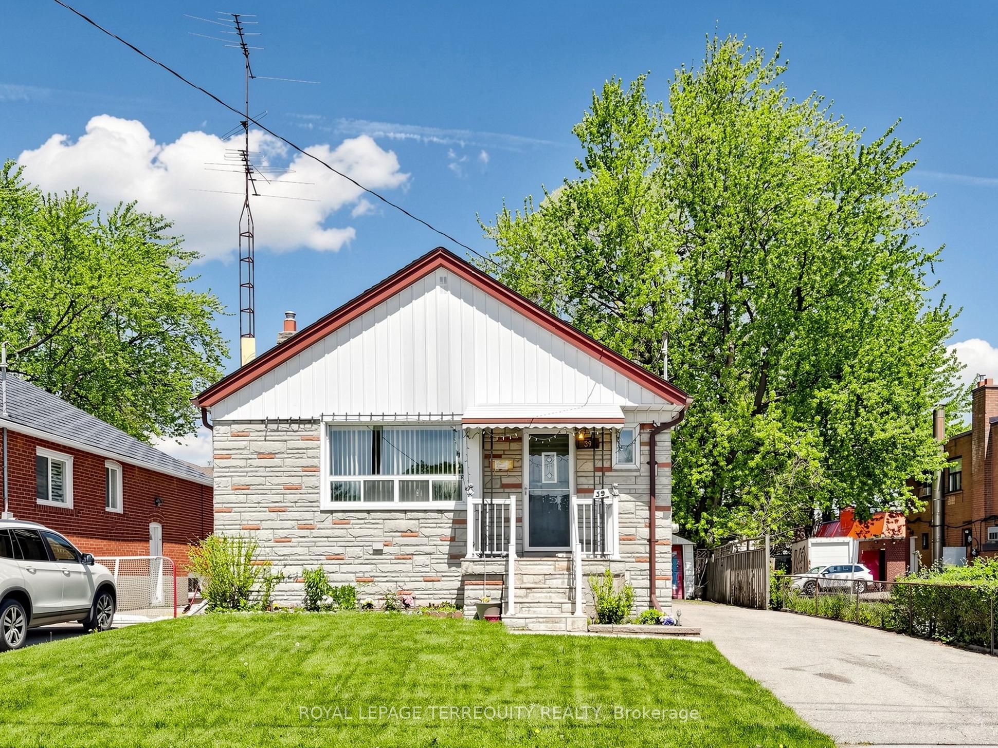 39 Coules Court, Toronto, ON, M8W 2N8