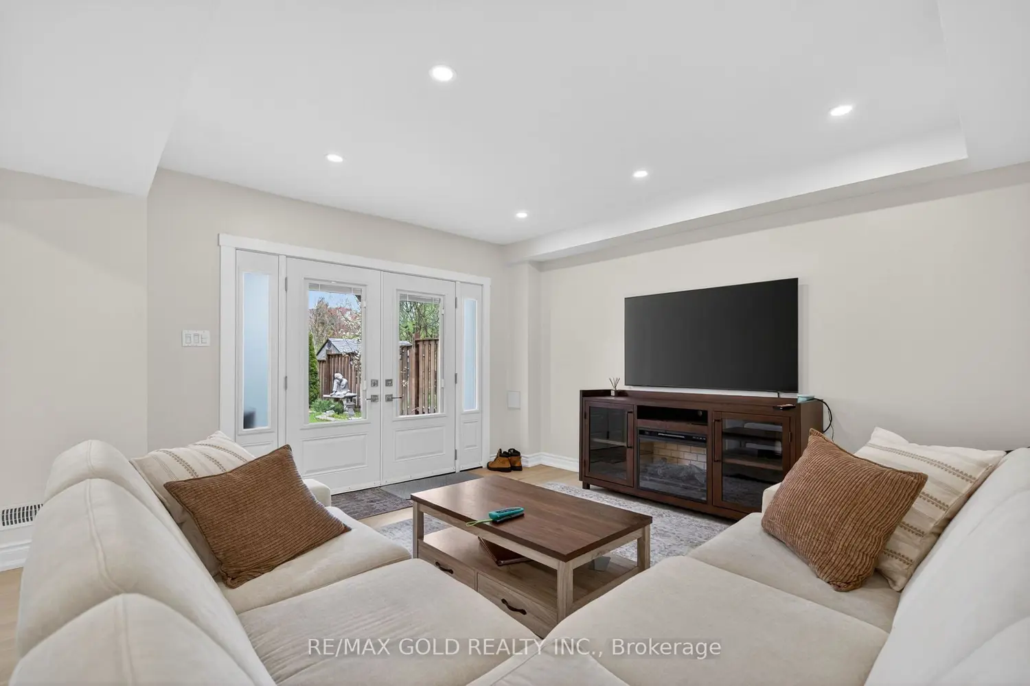 Additional image 16 of 17 Maisonneuve Boulevard