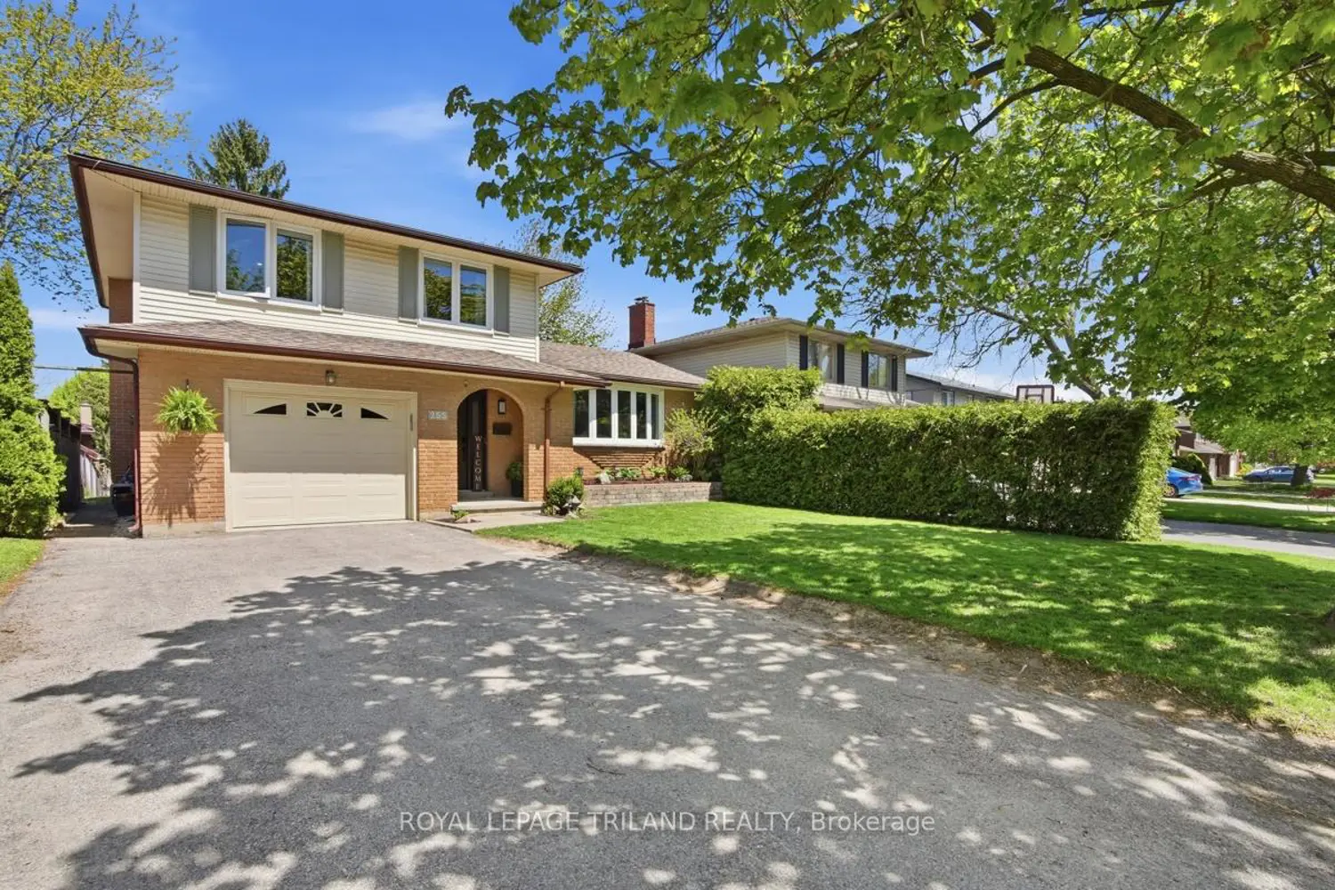 255 Highview Crescent