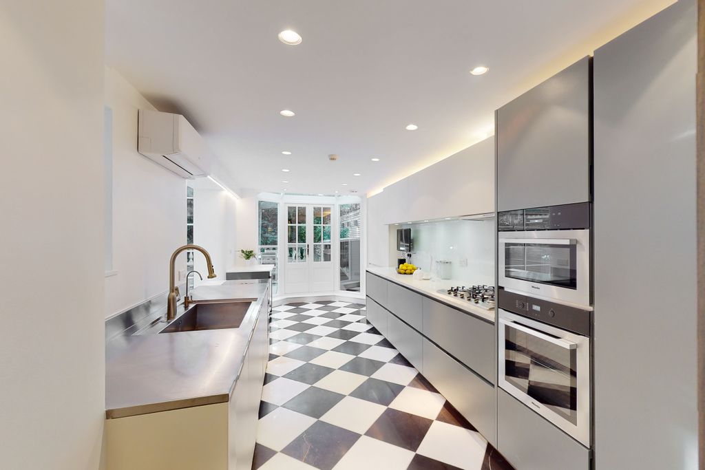Additional image 10 of 11 bed block of flats for saleRutland Gate, Rutland Gate, London SW7
