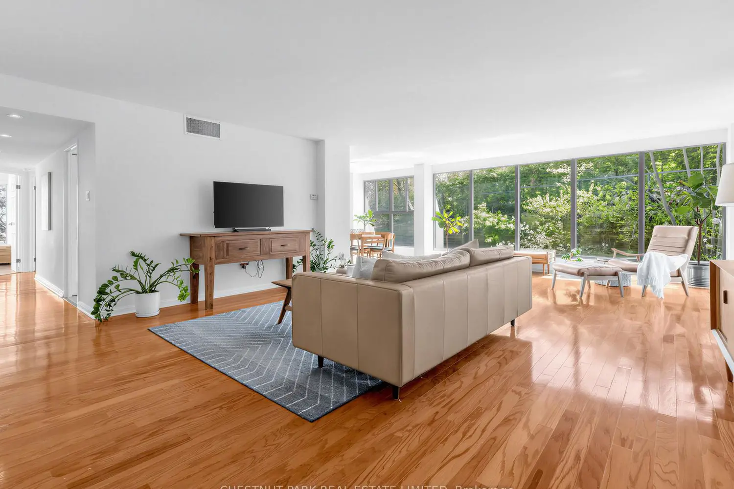 Additional image 4 of 2545 Bloor Street 202