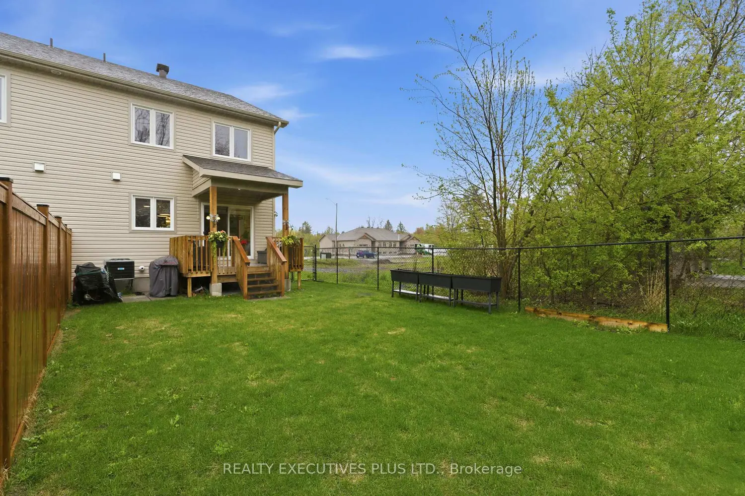 Additional image 17 of 405 Voyageur Place