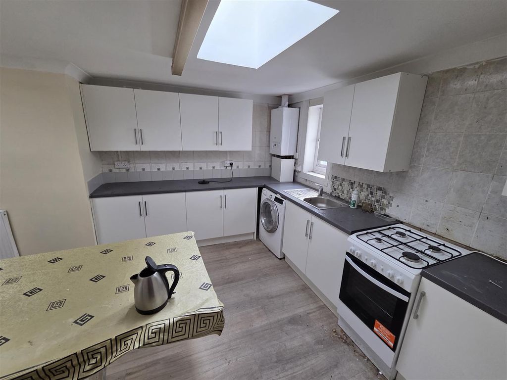 Additional image 4 of 4 bed flat to rentCommercial Road, Newport NP20