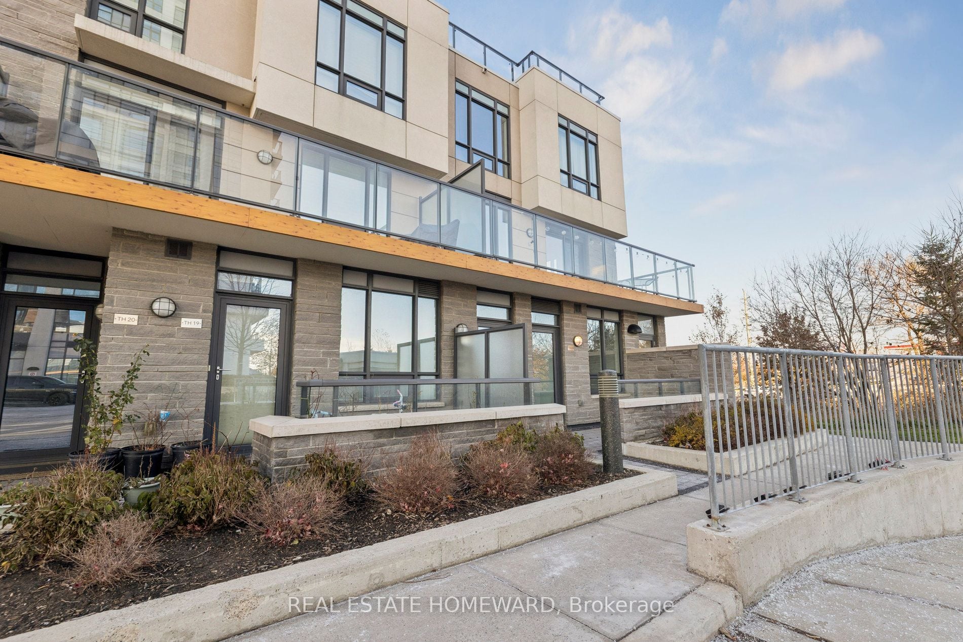 Additional image 2 of 21-1245 Bayly Street, Pickering, ON, L1W 0B5