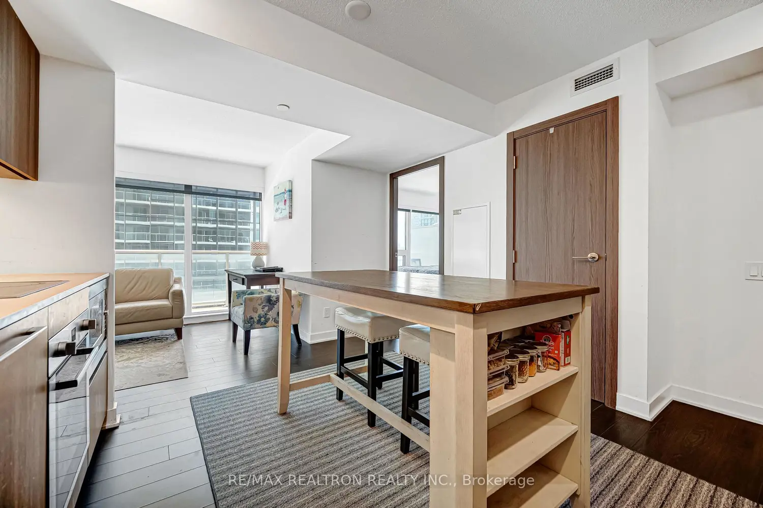 Additional image 4 of 19 Bathurst Street 811