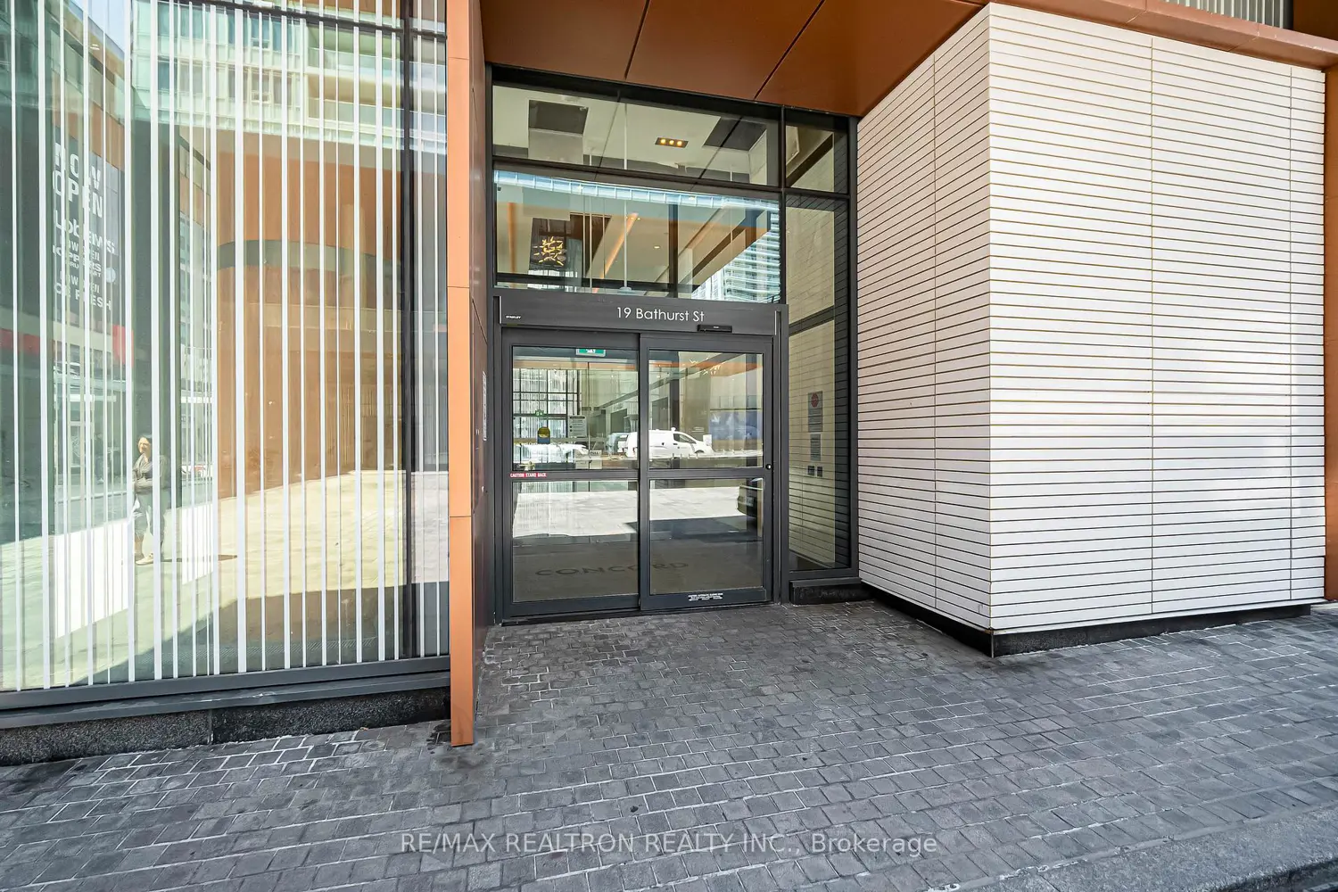 Additional image 15 of 19 Bathurst Street 811