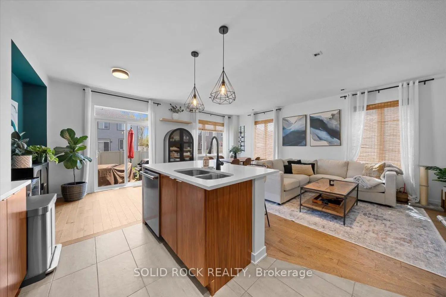 255 Trailsedge Way photo 2