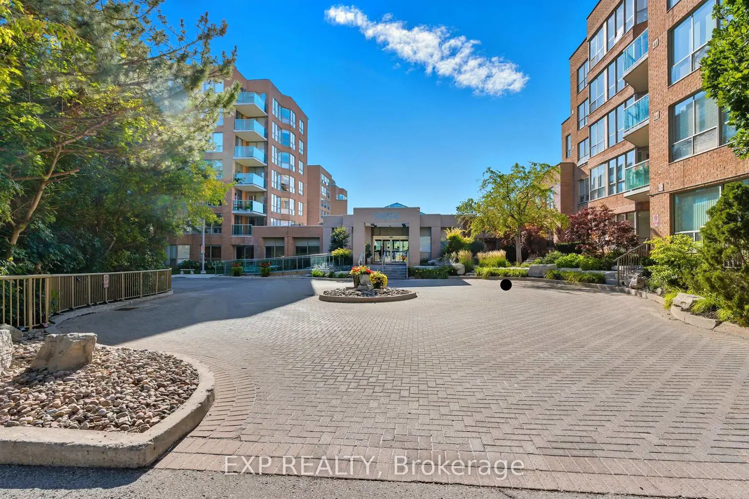 14924 Yonge Street 111