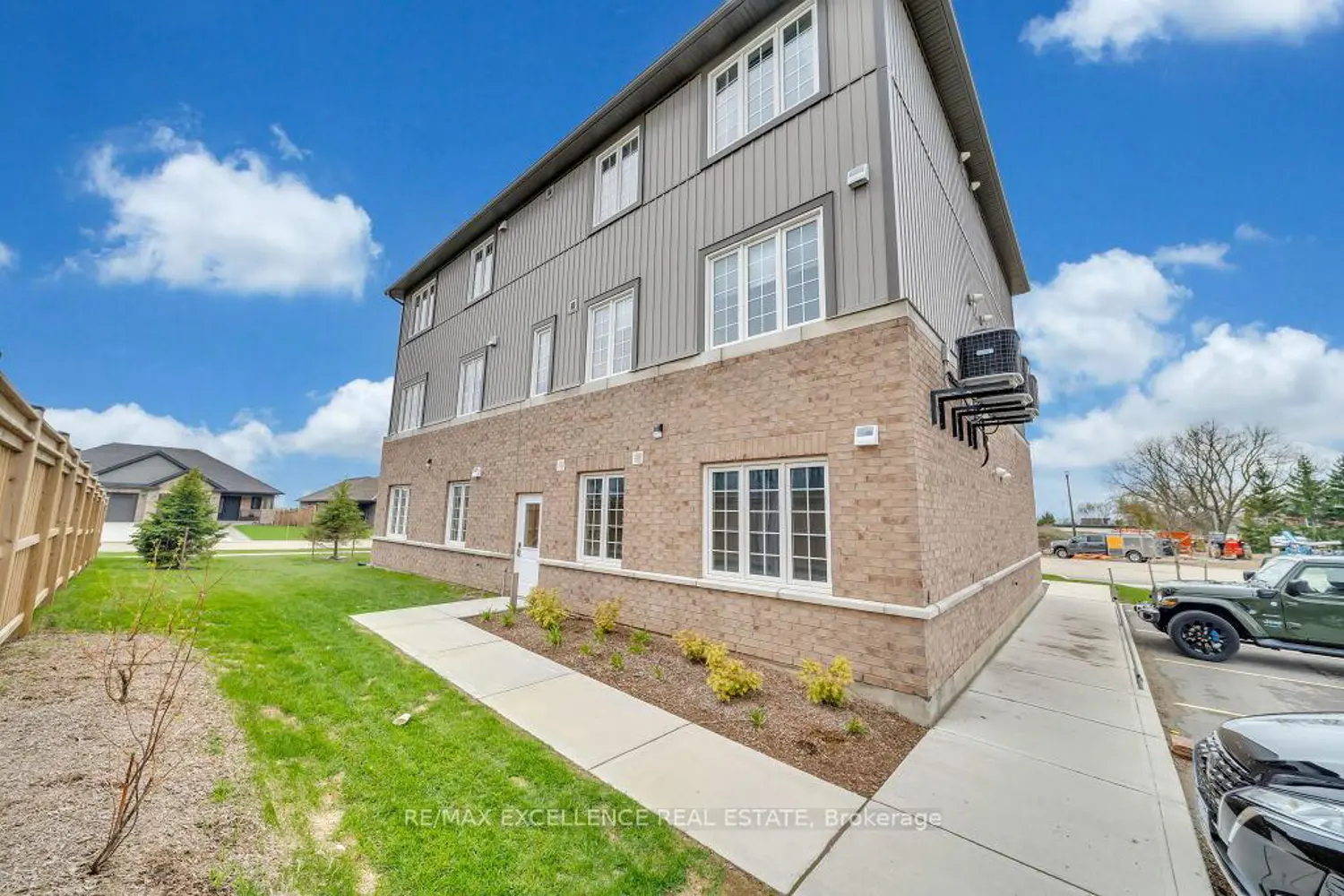 Additional image 19 of 20 Murray Court 3