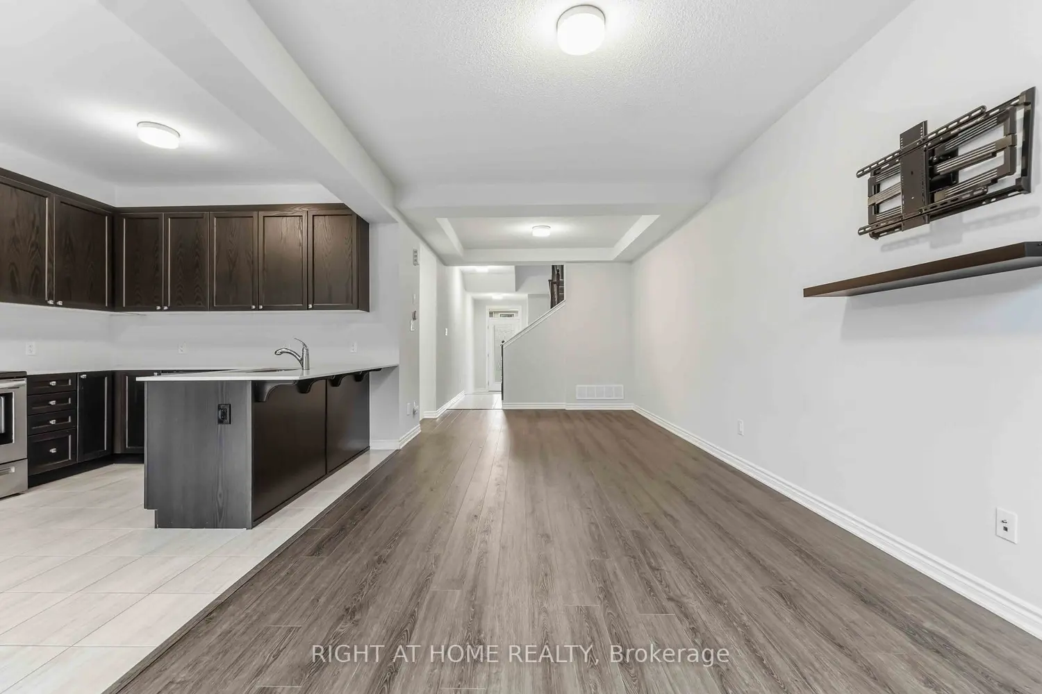 709 Derreen Avenue photo 5
