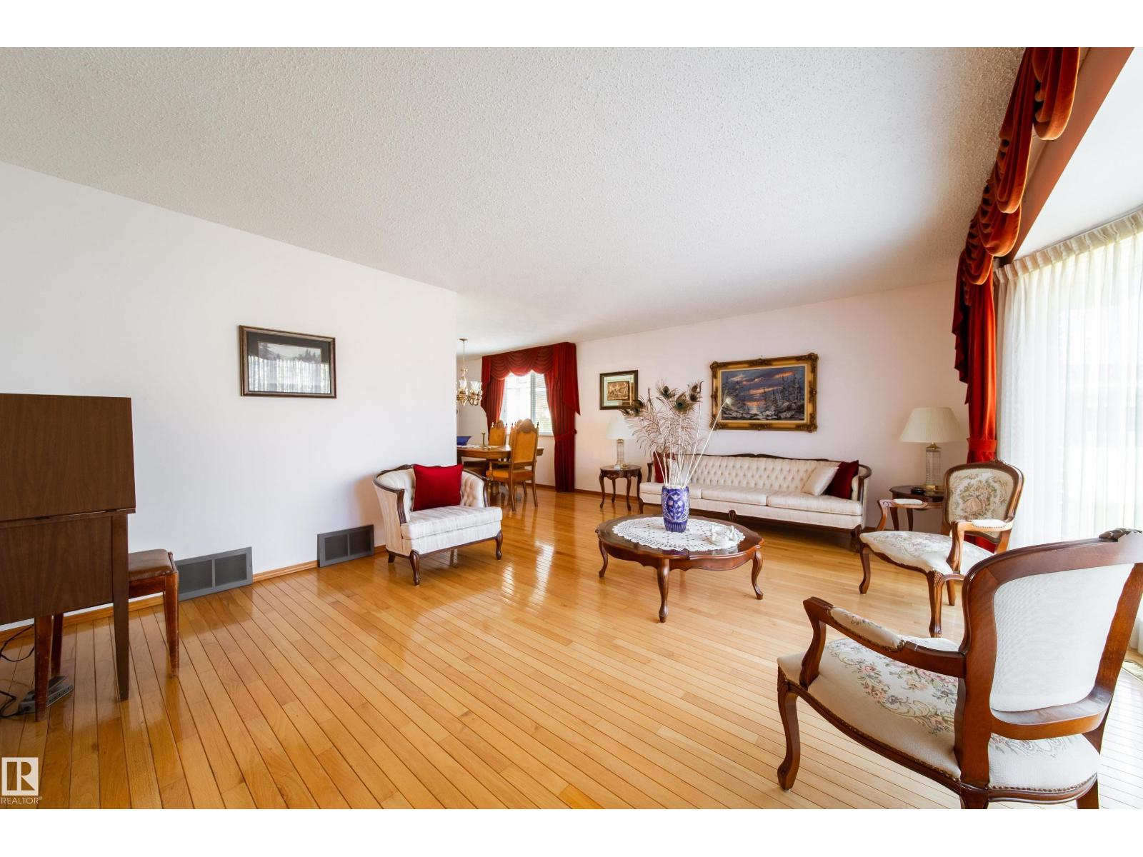 Additional image 4 of 8509 39b Avenue NW, Edmonton, AB, T6K3E7