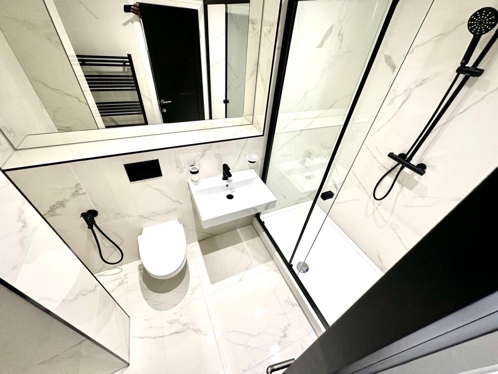 Additional image 6 of 2 bed flat to rentBuckingham House, Glovers Court, Preston, Lancashire PR1