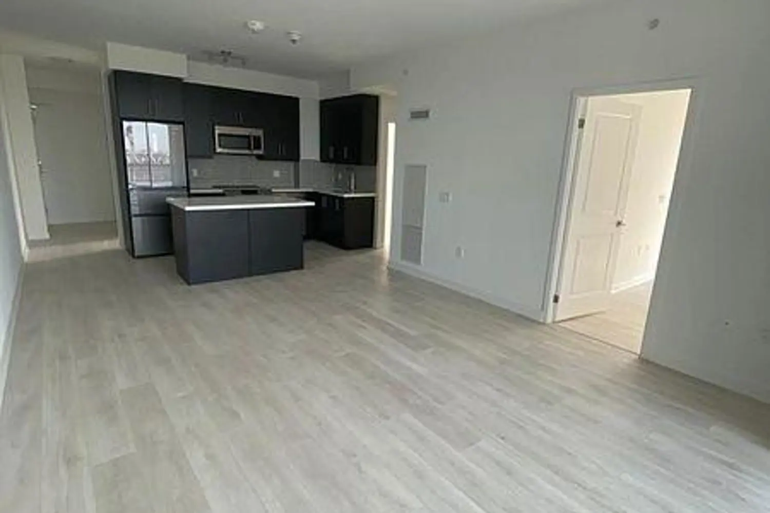 Additional image 4 of 75 Oneida Crescent 1210