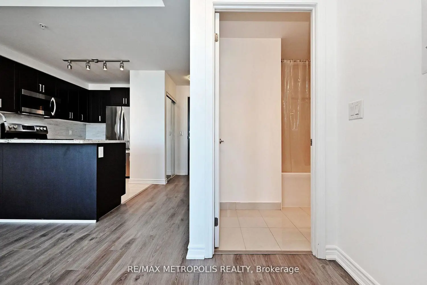 Additional image 13 of 11611 Yonge Street 809