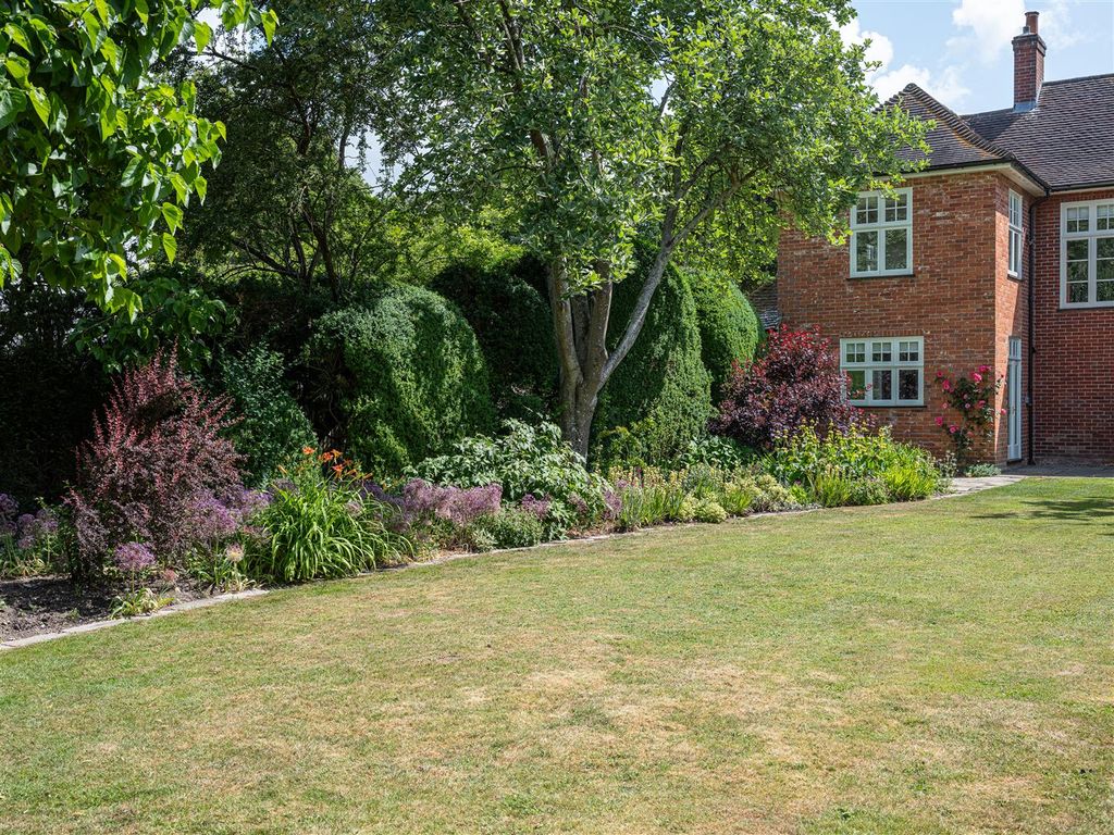 Additional image 35 of 5 bed property to rentDe Vaux Place, Salisbury SP1