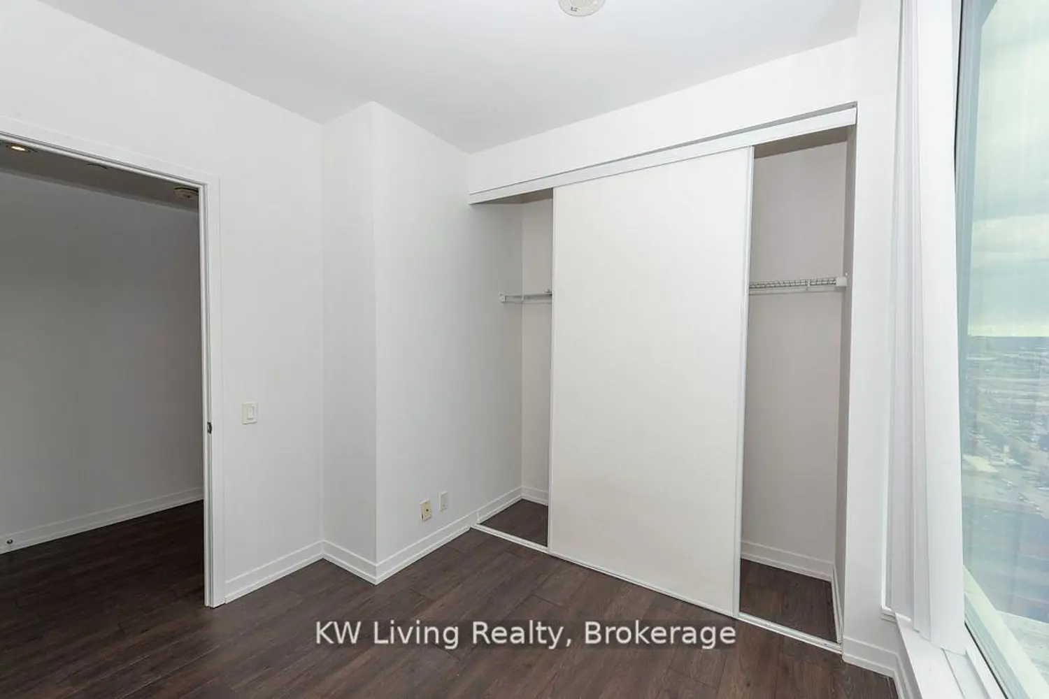 Additional image 3 of 898 Portage Parkway 3302