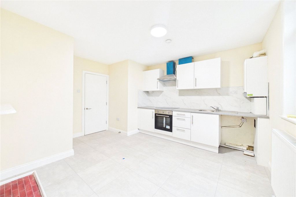 Additional image 4 of 2 bed flat to rentNewbury House, 237 Andover Road, Newbury, Berkshire RG14